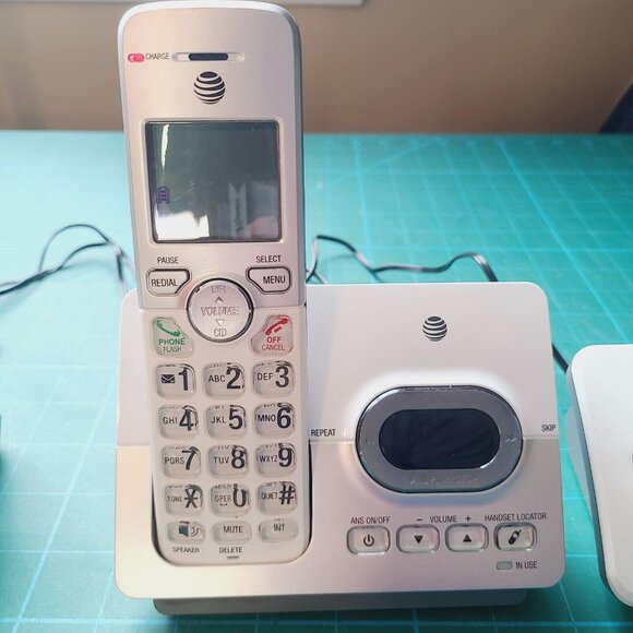 AT&T 3 Handset DECT 6.0 Cordless Answering System with Caller ID/Call Waiting - Picture 5 of 16